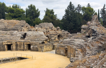Obraz premium The arena in the amphitheater of Italica, an archaeological site at the outskirts of Seville 