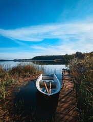 Jezioro na Mazurach - łódka © P.Ch. Fotografia