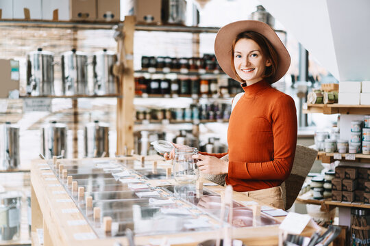 Woman buying products in plastic free grocery store