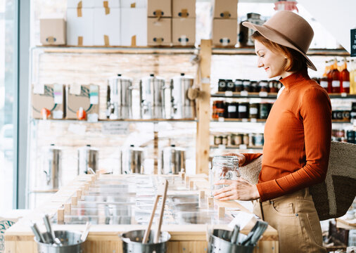 Woman buying products in plastic free grocery store