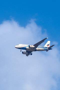 Bangkok Airways Airbus A319-132 HS-PPB approaches Suvarnabhumi Airport in Bangkok, Thailand, on March 28, 2026, with landing gear extended beneath a blue sky for aviation editorial coverage.