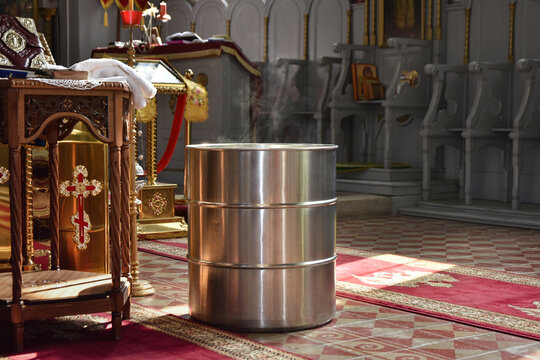 Baptismal barrel or immersion tub for traditional full-immersion baptism