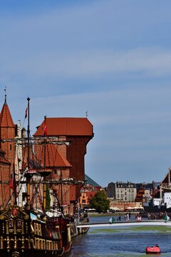 Krantor in Gdansk im Sommer, vertikal