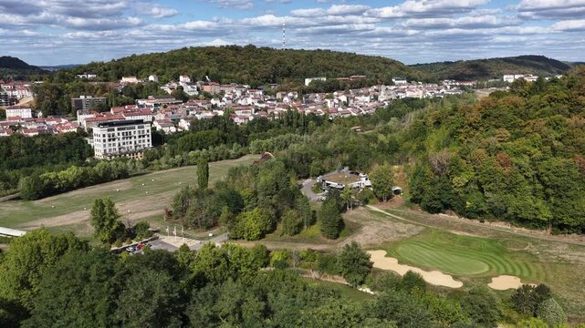 vue a&eacute;rienne du golf de Longwy en Meurthe-et-Moselle en septembre apr&egrave;s un &eacute;t&eacute; caniculaire et une longue p&eacute;riode de s&eacute;cheresse. 