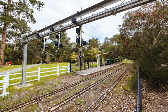 View of the Diamond Valley Railway Pine Creek station and tracks in Eltham park.