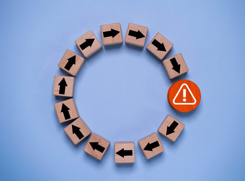 Circular arrows interrupted by a warning symbol represent process disruption, risk, workflow failure, business obstacle, operational problem, crisis management and need for corrective action.