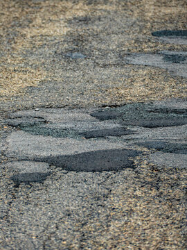 Strassensch&auml;den ausbessern mit Bitumen