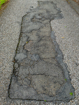 Strassensch&auml;den ausbessern mit Bitumen