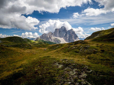 Panorama sul Monte Pelmo, visto da Mondeval, Val di Zoldo, Val Fiorentina, Dolomiti, Cadore, Veneto , Italia.