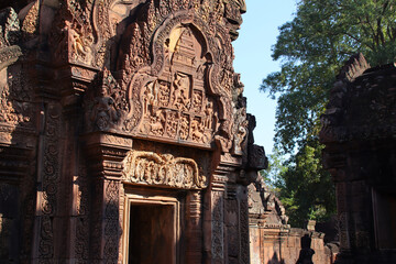 Fototapeta premium in a ruined buddhist and hindu khmer temple (banteay srei) in angkor in siem reap in cambodia 