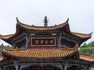 Fototapeta premium Detailed view of traditional Chinese pavilion roof with plaque and ornate tiles
