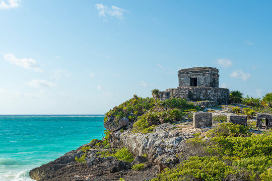 Mayan ruins of Tulum by the Caribbean Sea, Yucatan, Mexico.