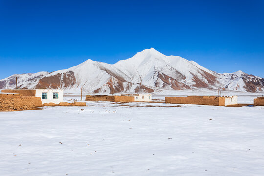Beauty Pamir mountains near Murghab, the highest town in Tajikistan