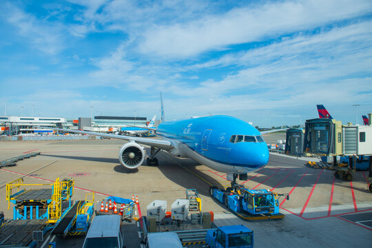KLM Royal Dutch Airlines Boeing 777-200 PH-BQE at Amsterdam Airport Schiphol (AMS), Haarlemmermeer, North Holland, Netherlands. 