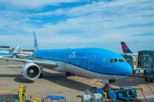 KLM Royal Dutch Airlines Boeing 777-200 PH-BQE at Amsterdam Airport Schiphol (AMS), Haarlemmermeer, North Holland, Netherlands. 