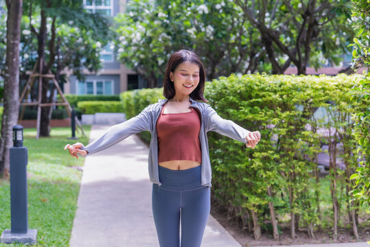 Asian sport woman stretching in park