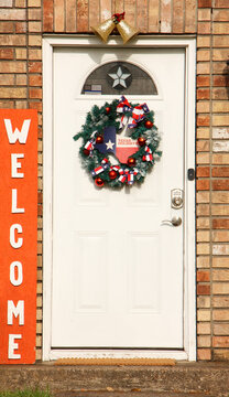 Texan wreath hanging on a house door in Beaumont, Texas