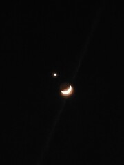 The crescent moon looks beautiful alongside Venus. © Haeruman_98
