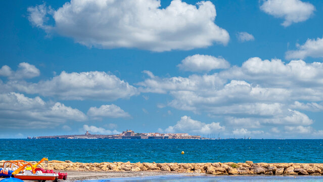 Panoramic view of Tabarca Island from the beach.
