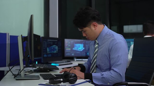 logistics operator using GPS radar and real-time fleet management dashboard on computer.