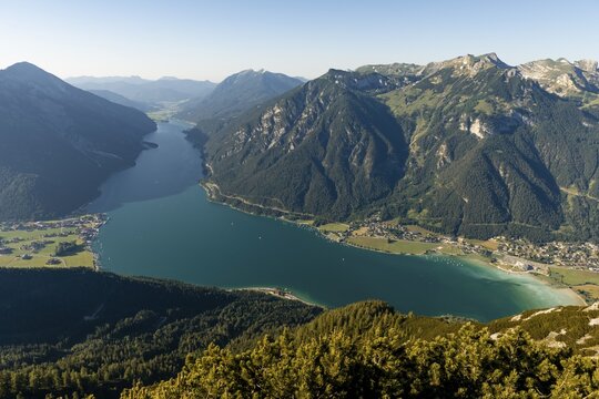 Mountain panorama from B&auml;renkopf, Lake Achen, left Seekarspitze, right Rofan Mountains, Tyrol, Austria