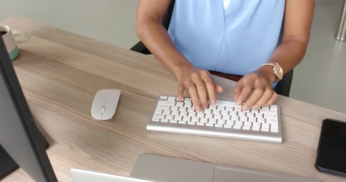 Lifestyle videos indoor of people doing activities at office, using computer mouse and keyboard, wom