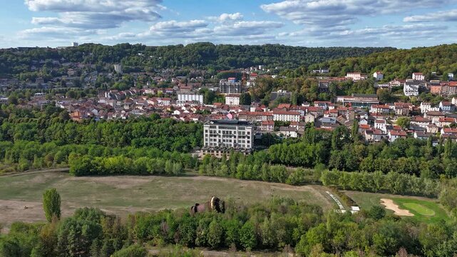 vue a&eacute;rienne panoramique de Longwy et de son agglom&eacute;ration , d&eacute;partement de Meurthe-et-Moselle en septembre 2026 apr&egrave;s un &eacute;t&eacute; caniculaire. La v&eacute;g&eacute;tation a souffert du manque de pluie en France 