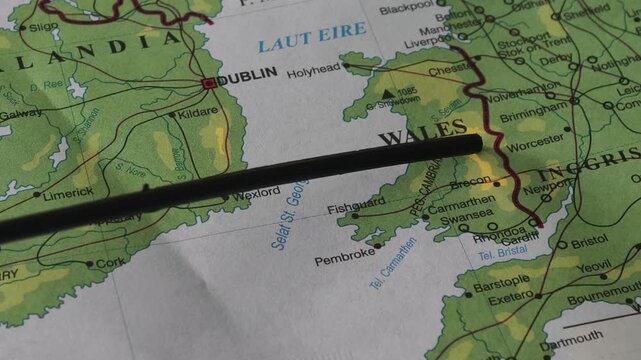 Map of St. George's Channel, separating the island of Ireland (to the west) from Wales/England, Great Britain (to the east).