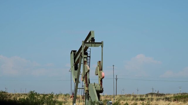 Permian Basin 9-13-2026 Loco Hills NM USA

Pump jack extracting crude oil from the Permian Basin in SE New Mexico