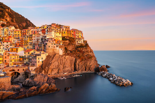 Manarola au coucher du soleil, Cinque Terre, Ligurie, Italie