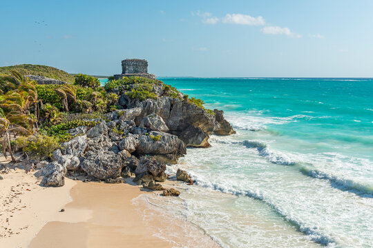 Mayan ruins of Tulum by Caribbean Sea, Yucatan, Mexico.