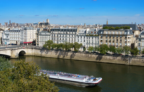 La Seine au niveau du pont de la Tournelle et de l'&icirc;le Saint-Louis, Paris, France
