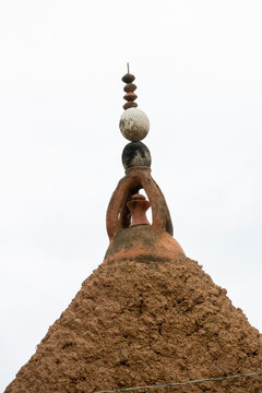 A slender rod tops a solitary spire finial stacked with ceramic spheres at the 17th-century Sudano-Sahelian mosque, Savanes district, Kouto, Ivory Coast