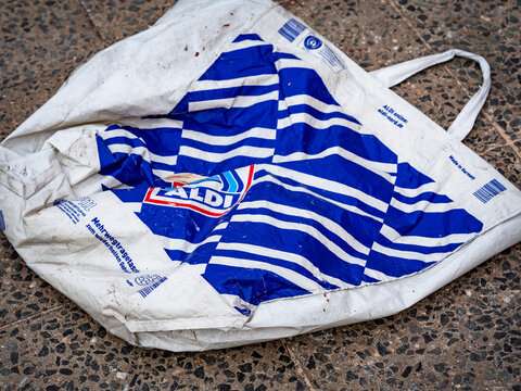 Aldi-Plastikt&uuml;te