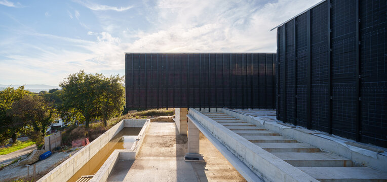 Contemporary house construction with black cladding volumes
