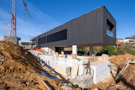Contemporary cantilevered house under construction in Santander
