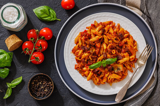 Penne con chorizo y setas Spanish style pasta