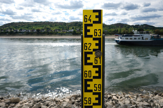 Pegel Braubach am Rhein bei Niedrigwasser - Stockfoto