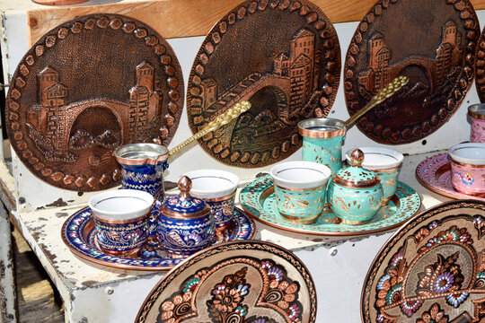 Copper lizard figurine and decorative ceramic bowl display