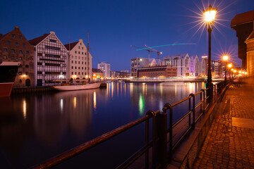 Night view of the Motława River in Gdańsk, Poland – travel background or wallpaper © anettastar