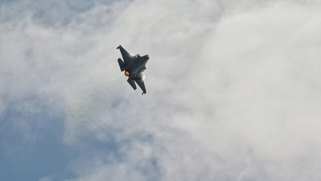 f-35 lightning ii stealth fighter jet flying