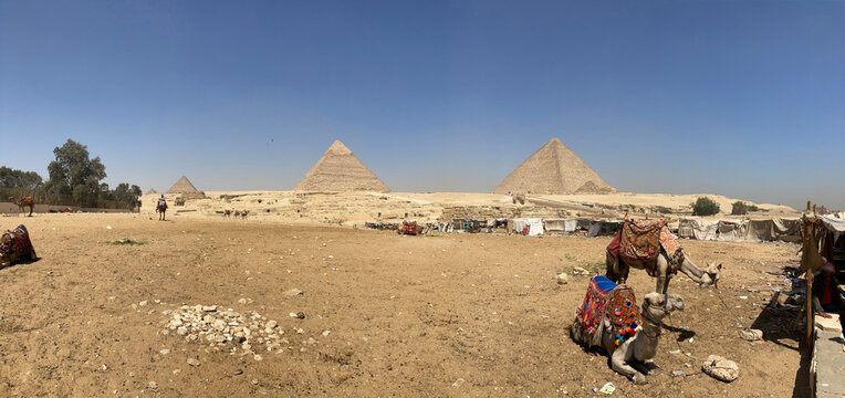 egipto Pir&aacute;mide de Guiza y esfinge en el Cairo  y un campamento de camellos con cielo azul IMG_0723-as26