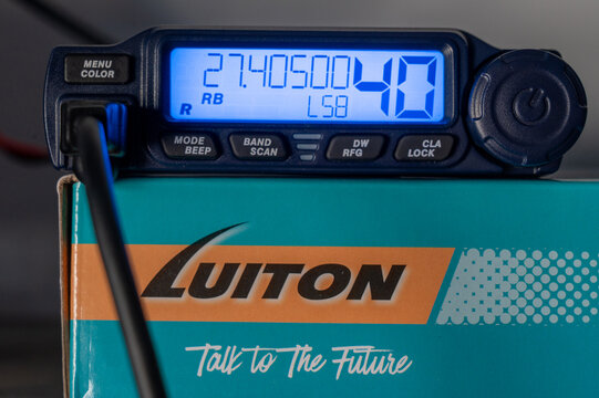 Luiton brand CB radio tuned to channel 40 in LSB sideband