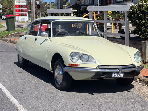 1970 Citro&euml;n DS Iconic French Luxury Car with Futuristic Aerodynamic Styling