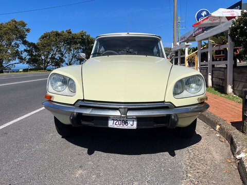 1970 Citro&euml;n DS Iconic French Luxury Car with Futuristic Aerodynamic Styling