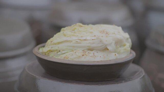 김장 김치 백김치 전통 한식 배추 절임배추 양념 소 김장철 발효식품 발효 전통음식 한국음식 식재료 반찬 유네스코인류무형문화유산 김장문화 손맛 정성 가정식 항아리 옹기