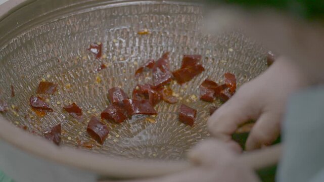 학독 맷돌 옹기 전통 한국 김장양념 양념장 마늘 고춧가루 고추 다진마늘 김장 김치 배추김치 양념 조미료 식재료 향신료 절구 한식 전통음식 한국음식 손맛 가정식 요리 조리