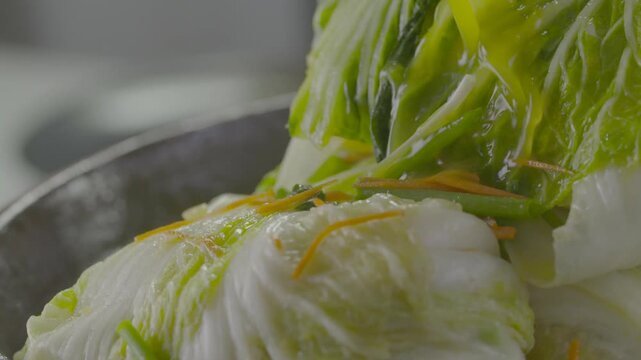 김장 김치 백김치 전통 한식 배추 절임배추 양념 소 김장철 발효식품 발효 전통음식 한국음식 식재료 반찬 유네스코인류무형문화유산 김장문화 손맛 정성 가정식 항아리 옹기