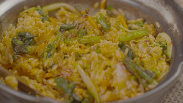 비빔밥 비빔밥재료 돌솥밥 돌솥비빔밥 한국 한식 전통 전통음식 케이푸드 K푸드 고추장 참기름 나물 고사리 도라지 시금치 콩나물 계란노른자 밥 식재료 가정식 식사