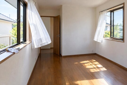 Cross ventilation during a vacant Japanese house inspection